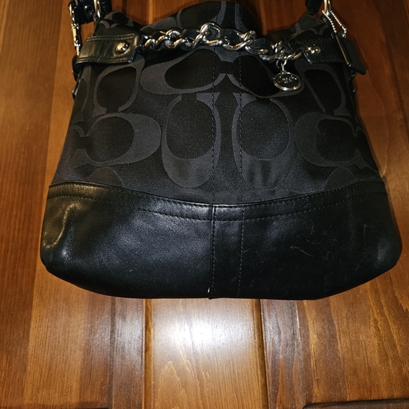 Black Chain-Accent Shoulder Bag - Picture 3 of 6